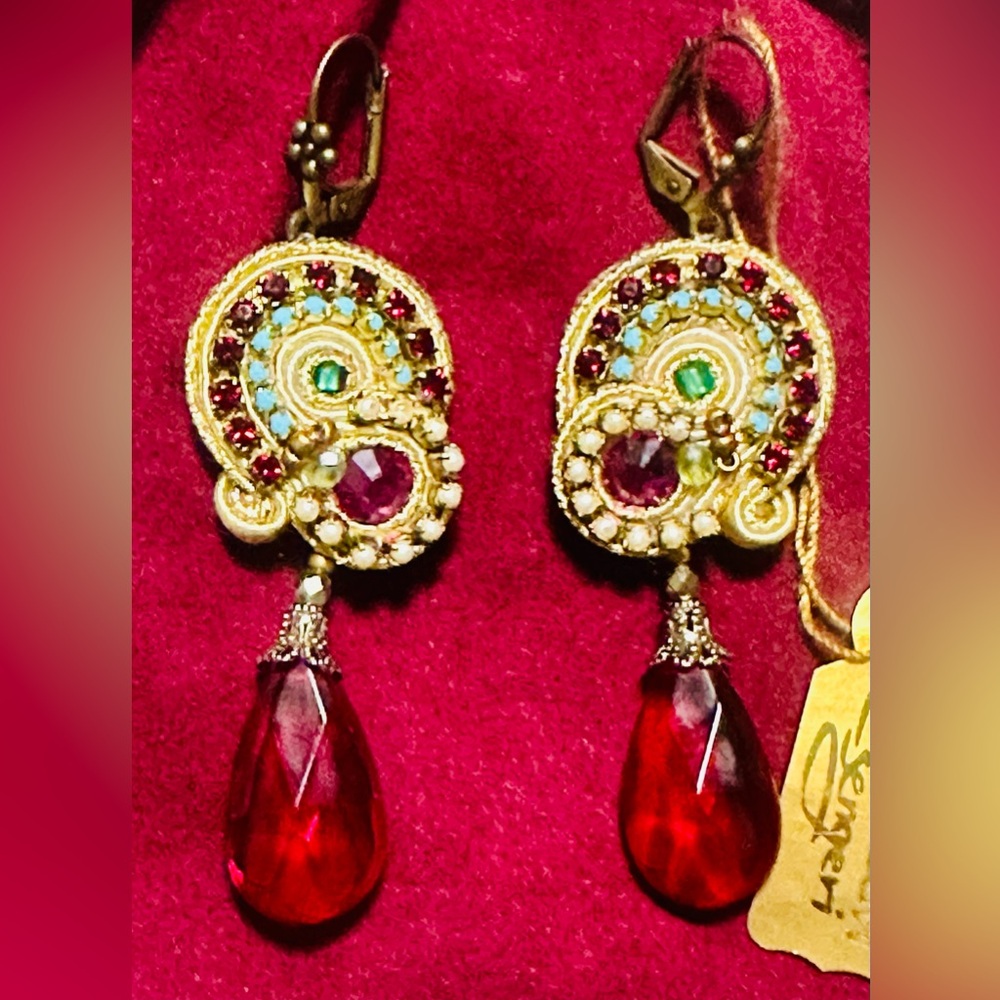 NWT Gorgeous Renaissance Themed Earrings By Dori Csengeri